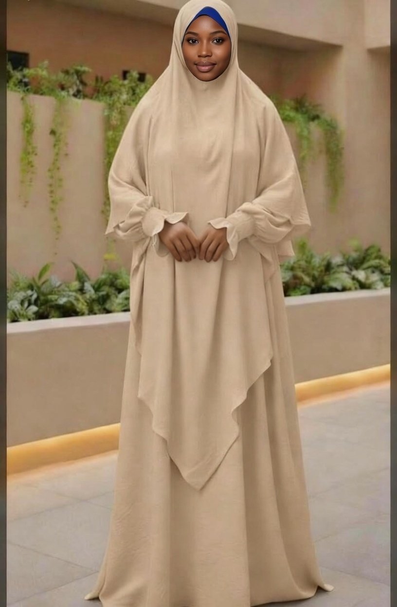 Abaya Beige / Nude avec Hijab Bleu (Beige Abaya with Blue Inner Hijab)